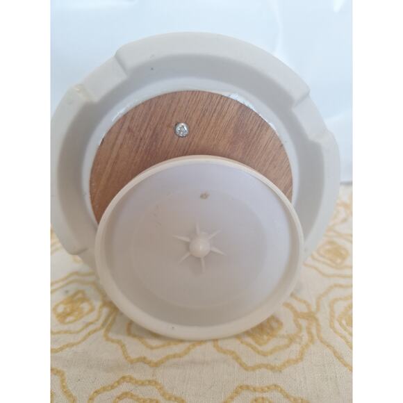 Vintage Cardinal Bird Music Box – Hand-Painted Resin, Floral Branch Base - Picture 7 of 9